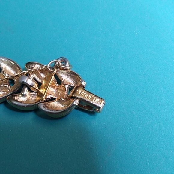 Vintage Monet Gold Tone Metal Links Chain Bracelet Cottagecore Grandmacore - Picture 6 of 6